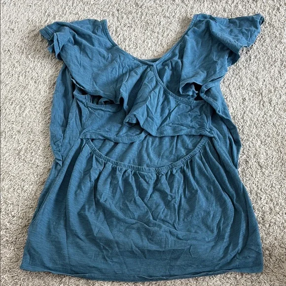 Green and Blue Ruffled Sleeveless Blouse - Picture 2 of 2